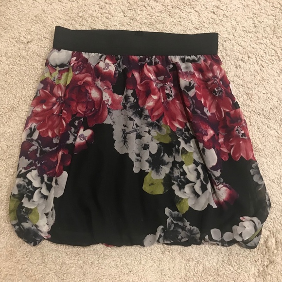 Maurices Floral Bubble Skirt (size small) - Picture 1 of 3